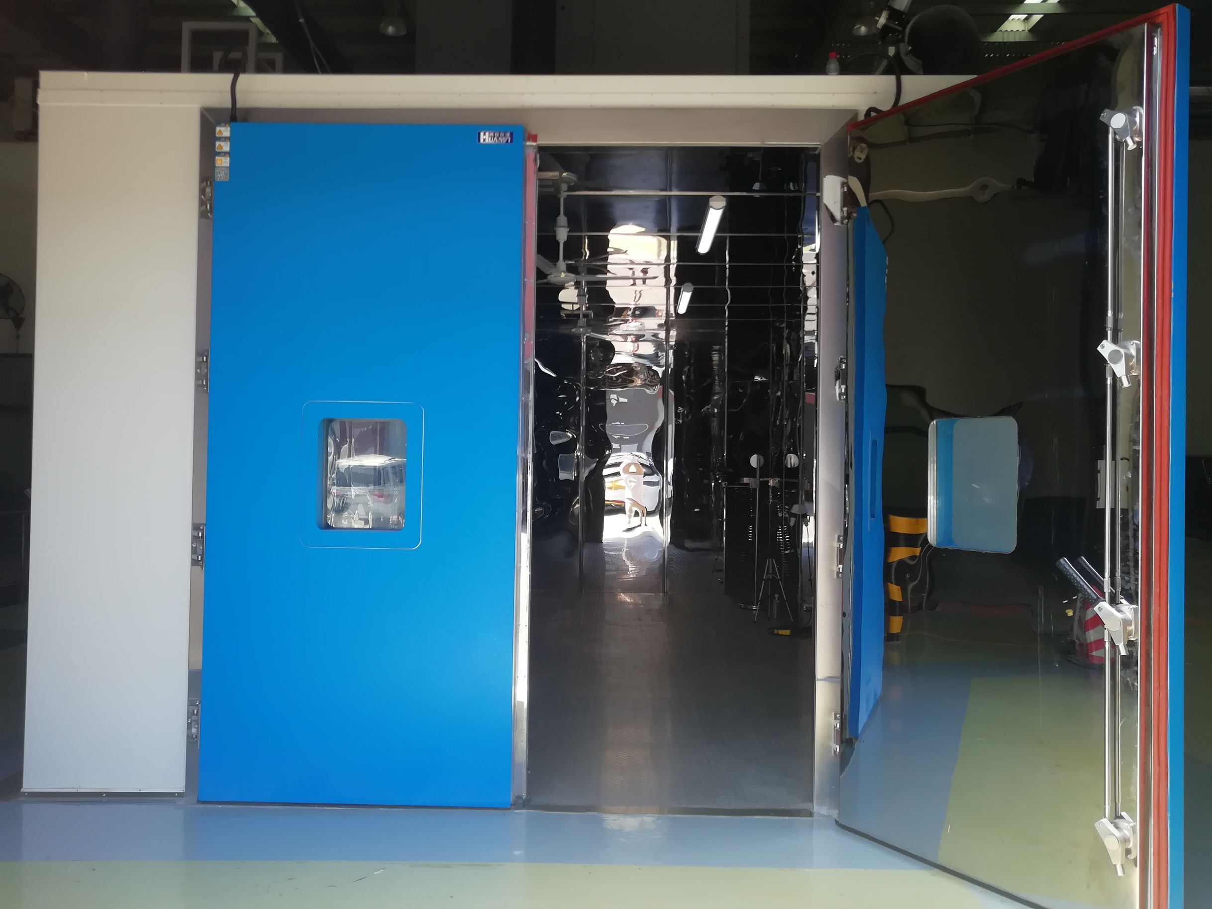 整車車內VOC環境檢測艙大門 整車車內VOC環境檢測艙大門