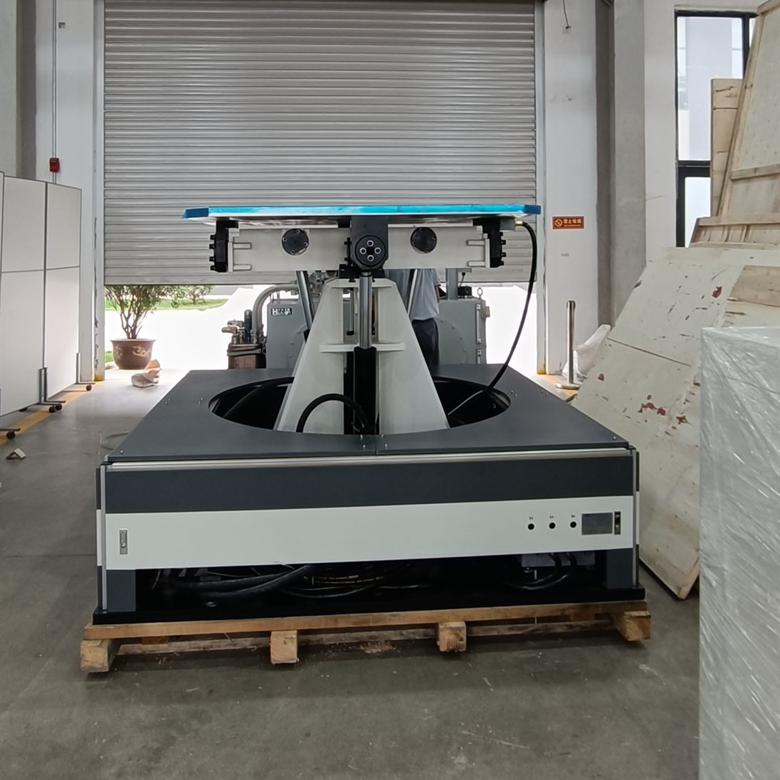 地質(zhì)儀器傾斜搖擺試驗(yàn)臺(tái)設(shè)計(jì)方案(圖1)