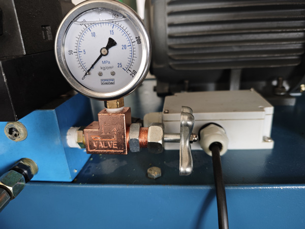 高加速沖擊試驗臺(圖3) 高加速沖擊試驗臺(圖3)